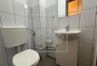 Apartament de vanzare in Sibiu - 3 camere, balcon, pivnita - zona buna - 14
