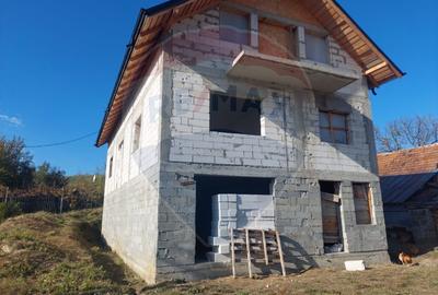 Casa la rosu de vanzare in Caiuti, Bacau - 14