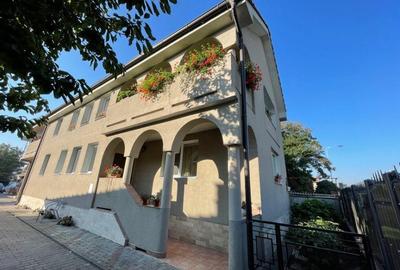 Casă individuală cu 9 camere în Florești