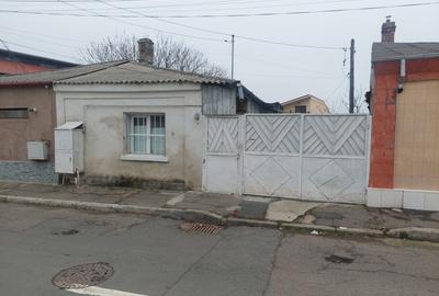 Casă individuală cu 5 camere în Central