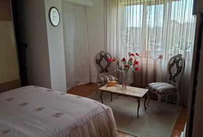 Apartament cu 3 camere decomandat în Cug