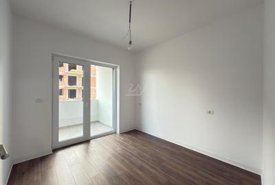 Asfalt. Spatiu pod. Balcon mare. - 7