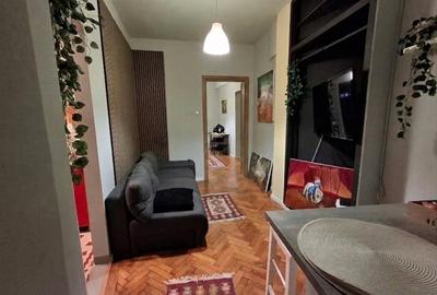 Apartament cu 2 camere decomandat, mobilat în Universitate