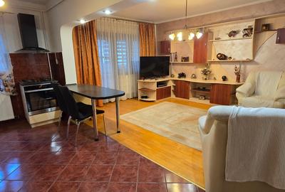 Apartament cu 4 camere decomandat în Central