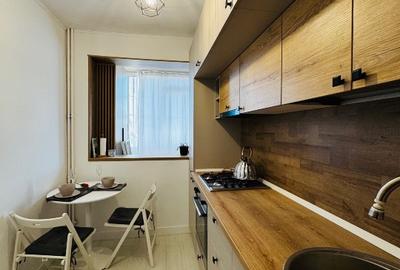 Apartament 2 camere, decomandat, renovat recent, parcare inclusă– 5 min metrou - 10