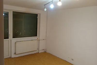 Apartament cu 3 camere decomandat în Giurgiului