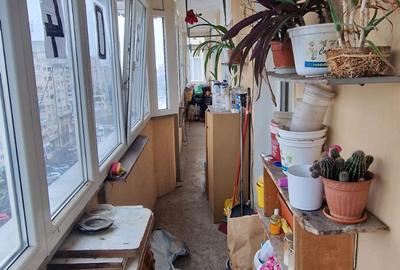 Se vinde pe Republicii apartament decomandat 3 camere ,pret 89000 euro neg - 10