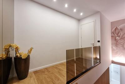 Designer 1-bedroom Duplex - Penthouse for Rent | Weekly Housekeeping | Parking - 12