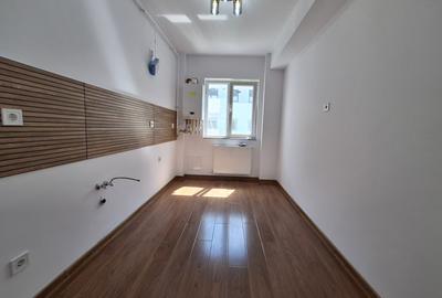 Apartament cu 3 camere decomandat în Florești