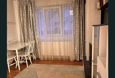 Apartament cu 3 camere semidecomandat, mobilat în Dacia
