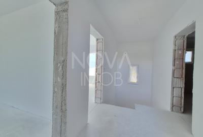 Casa tip duplex, la alb - Sura Mica - COMISION 0 - 10