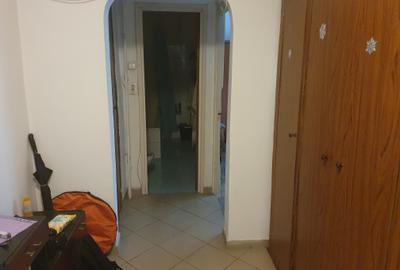 Vanzare 2 camere-2/8-decomandat-!3 Septembrie-Novaci-bl 89-reabilitat-114000 E - 9