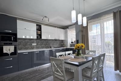 Apartament cu 3 camere decomandat, mobilat în Florești