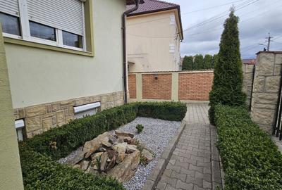 Casa 5 camere 3 bai garaj inchis si teren 700 mp utili in Lazaret - 18
