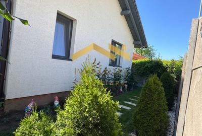 -Casa Individuală -3 dormitoare -2 băi - - 6