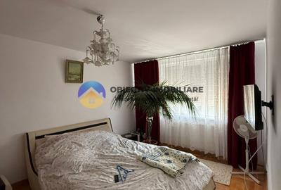 Apartament cu 4 camere semidecomandat în Precista