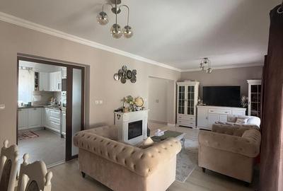 Casă cu 4 camere în Dumbrăvița