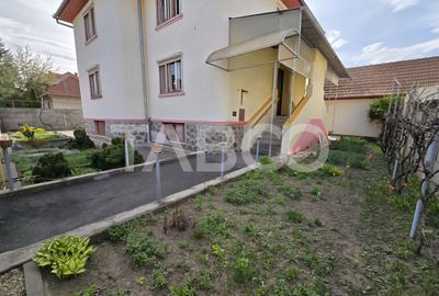 Casă individuală cu 6 camere în Sub Arini