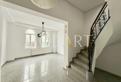 Vila spatioasa | Complet renovată | Central - 2