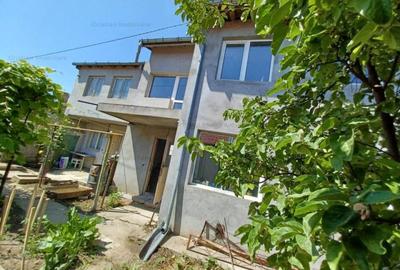 Casă cu 3 camere în Apollo