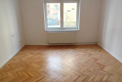 Casa renovata cu curte si garaj - 7