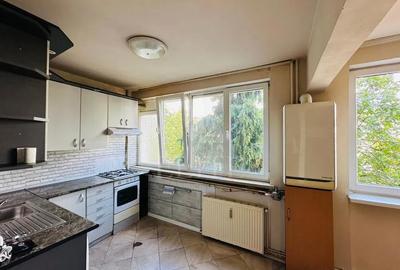 Apartament cu 3 camere semidecomandat, mobilat în Grigorescu