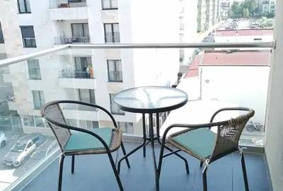 Apartament cu 3 camere semidecomandat, mobilat în Nord
