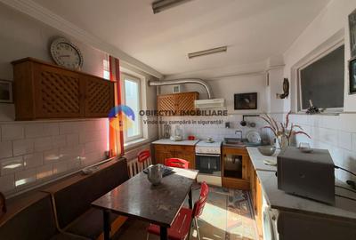 Apartament 4 camere/ 2 bai /boxa cadastrata  - B-dul Traian 82 mp - 11