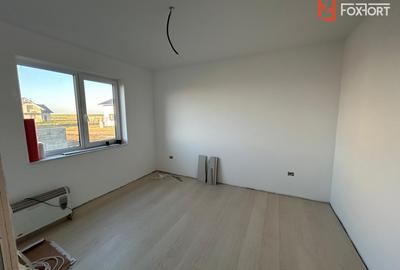 Casa Giarmata la gri cu toate utilitatile - ID V5615 - 15