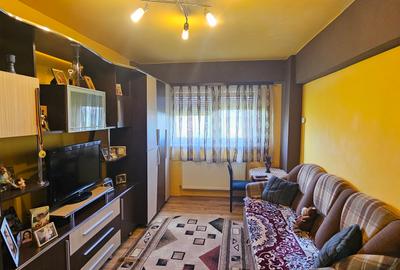 Vand apartament de 3 camere,decomandate ,confort 1 situat pe str.Uzinei - 1