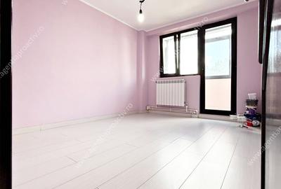 	Apartament cu 3 camere decomandat, la etajul 3, in cartierul Micro 20. - 4