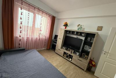 Apartament cu 2 camere decomandat, mobilat în Girocului