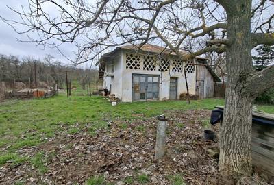 Casa de renovat cu teren 2570 mp in loc. Teiu jud. Arges - 2