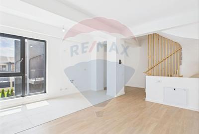 Apartament cu 4 camere semidecomandat în Tunari