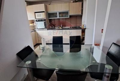 3 camere de închiriat, zona Spitalul Județean - 4