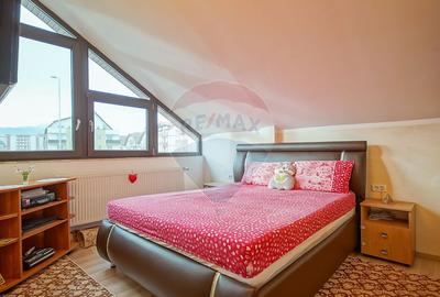 Casă / Vilă cu 4 camere de vânzare în zona Tractorul - 18