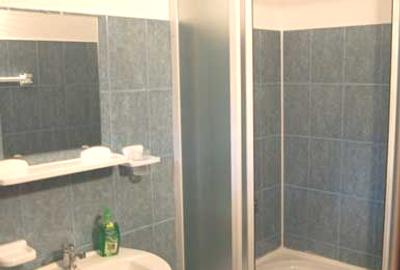 Pensiune de vânzare – 13 camere, complet mobilată și utilată – Valea Râșnoavei, - 5