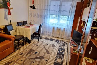 Apartament 3 camere decomandat etaj 4 Piatra Neamt