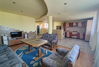 Apartament cu 3 camere decomandat, mobilat în Central