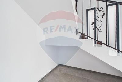 Casă / Vilă cu 5 camere de vânzare - 46