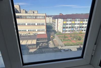 Apartament cu 3 camere de vanzare langa scoala nr 9, etaj 5, Rm Valcea - 4