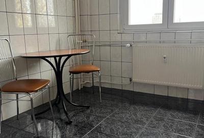 PARCUL CIRCULUI I Judetului inchiriere 3 camere - 4