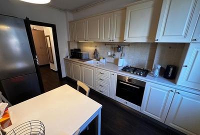 Apartament cu 3 camere în Dămăroaia