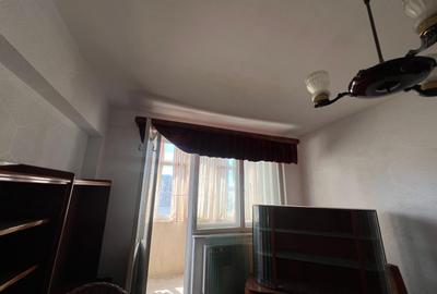 Apartament decomandat, 3 camere, 2 balcoane, gaz, an 1972, 120.000 euro - 12