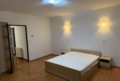 Apartament cu 3 camere decomandat, mobilat în Vasile Aaron