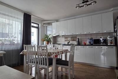 Apartament cu 3 camere semidecomandat, mobilat în Florești