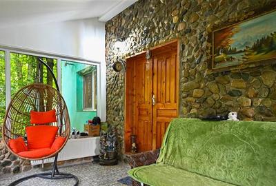 Complex turistic,afacere la cheie,3 vile, teren 7.700 mp,panouri fotovoltaice,Pl - 8