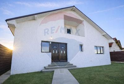 Casă cu 3 camere în Valu lui Traian