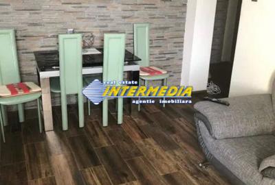 Apartament cu 3 camere decomandat, mobilat în Cetate