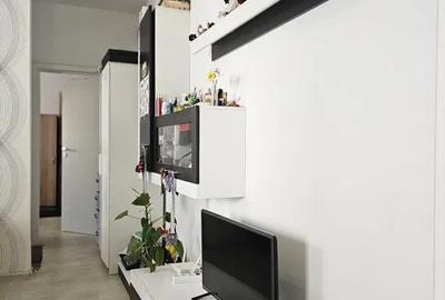 Apartament cu 2 camere semidecomandat, mobilat în Victoriei